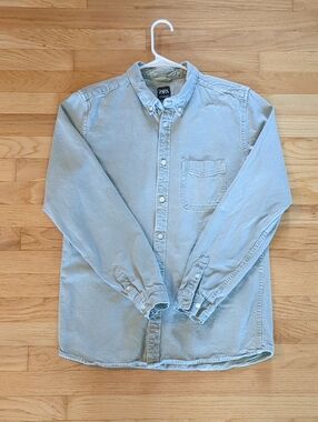 Zara Men's Light Green Button-Down Denim Shirt